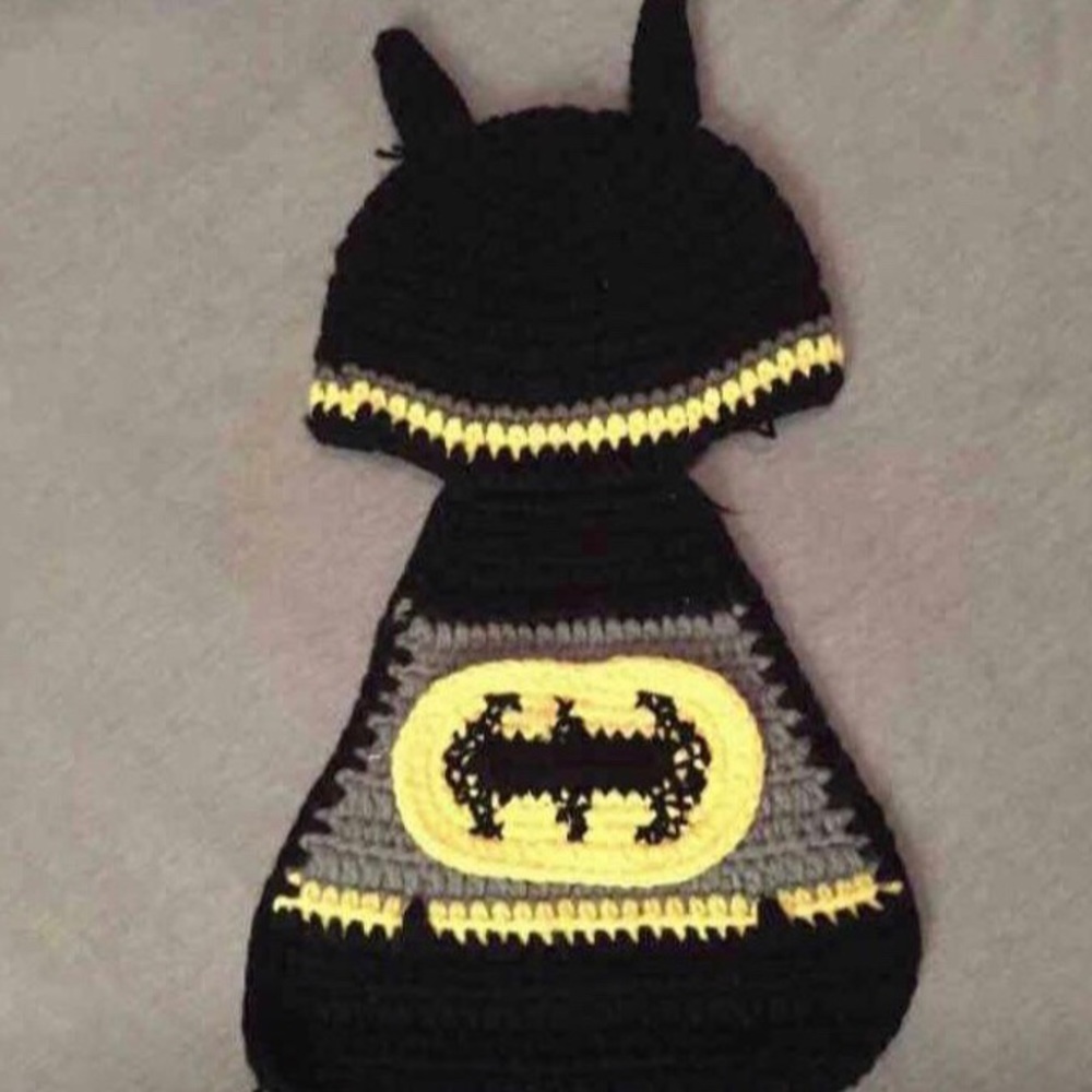 Infant/Newborn Batman blanket & photo prop.
